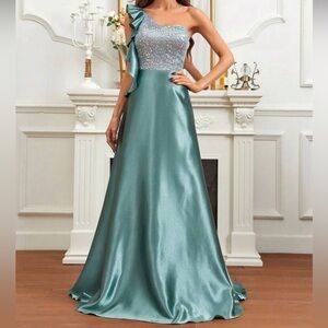 NEW Belle One Shoulder Ruffle Trim Contrast Sequin Formal Dress size small (4)